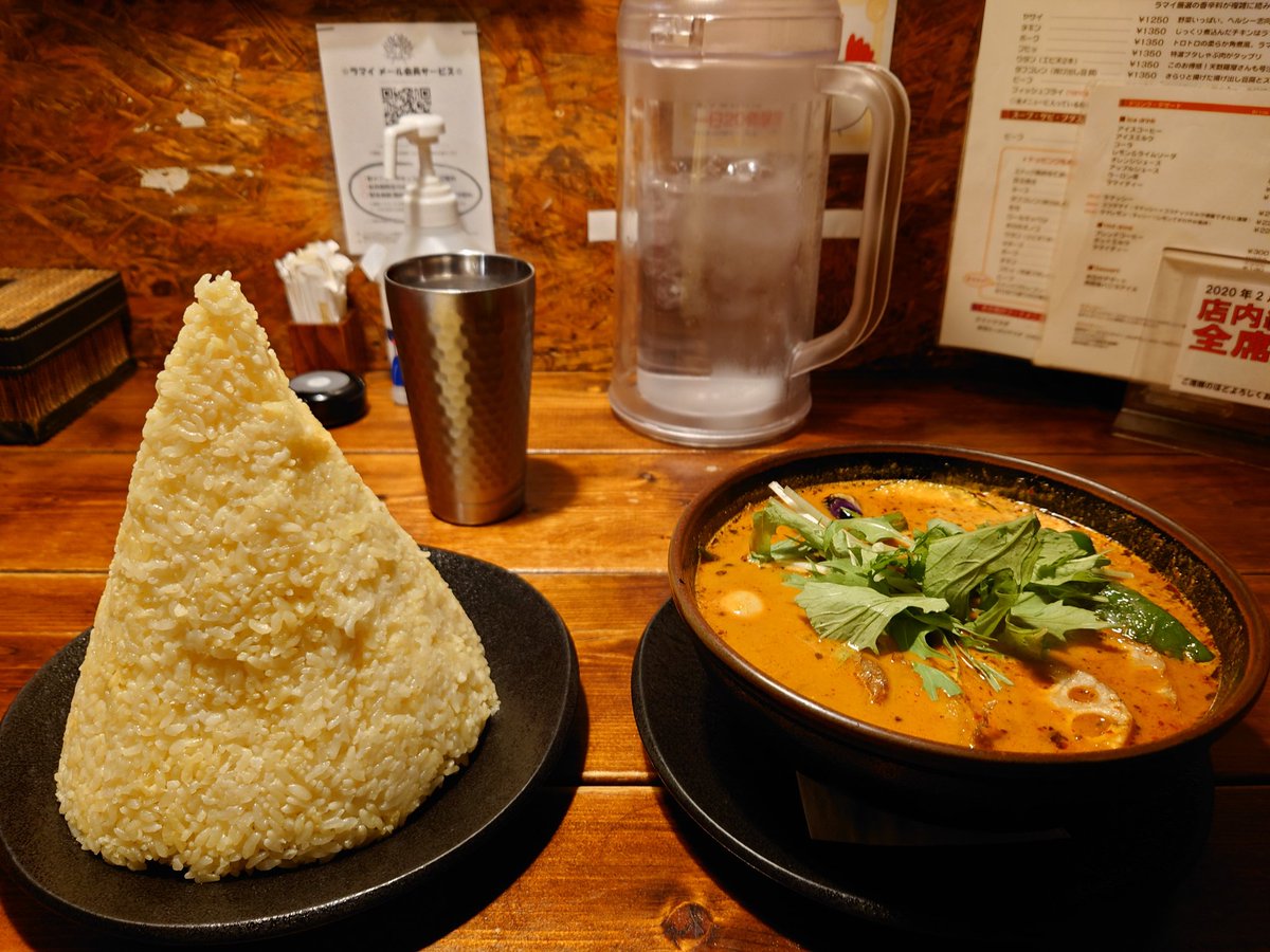 rinchan_1989's tweet photo. @mehikariumasugi スープカレー(⁠*⁠´⁠ω⁠｀⁠*⁠)

左側ごはん！ 1000グラム以上(⁠^⁠^⁠) https://t.co/vRZjA7JHuF