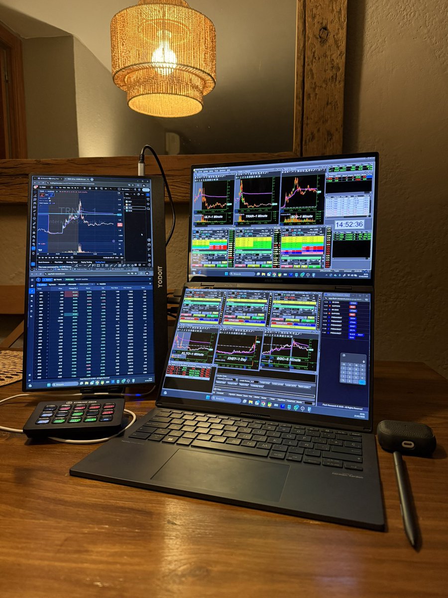 vitalesiak's tweet photo. Mirad que guapada de setup portátil me acabo de montar🫠

Gracias @sergidown por empujarme a dejar de ser un rata y invertir en un buen ordena.

Es un Asus Zenbook Pro Duo con una pantalla auxiliar del chino (la vertical).

Va como un tiro. https://t.co/Qf3E5Je4Zq