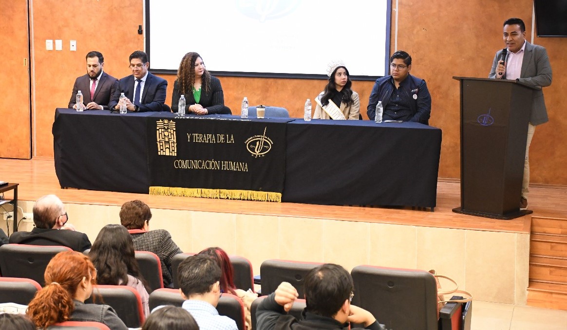 UJED_Oficial's tweet photo. #UJEDInforma La #SSGAUJED, encabezada por Marcelo Barraza Salas, trabajará en conjunto con la #FPYTCHUJED para realizar un censo en todas las unidades académicas de la #UJED con el fin de identificar estudiantes con debilidades visuales o auditivas.
#IdentidadUJED https://t.co/i8NbvjI6XK