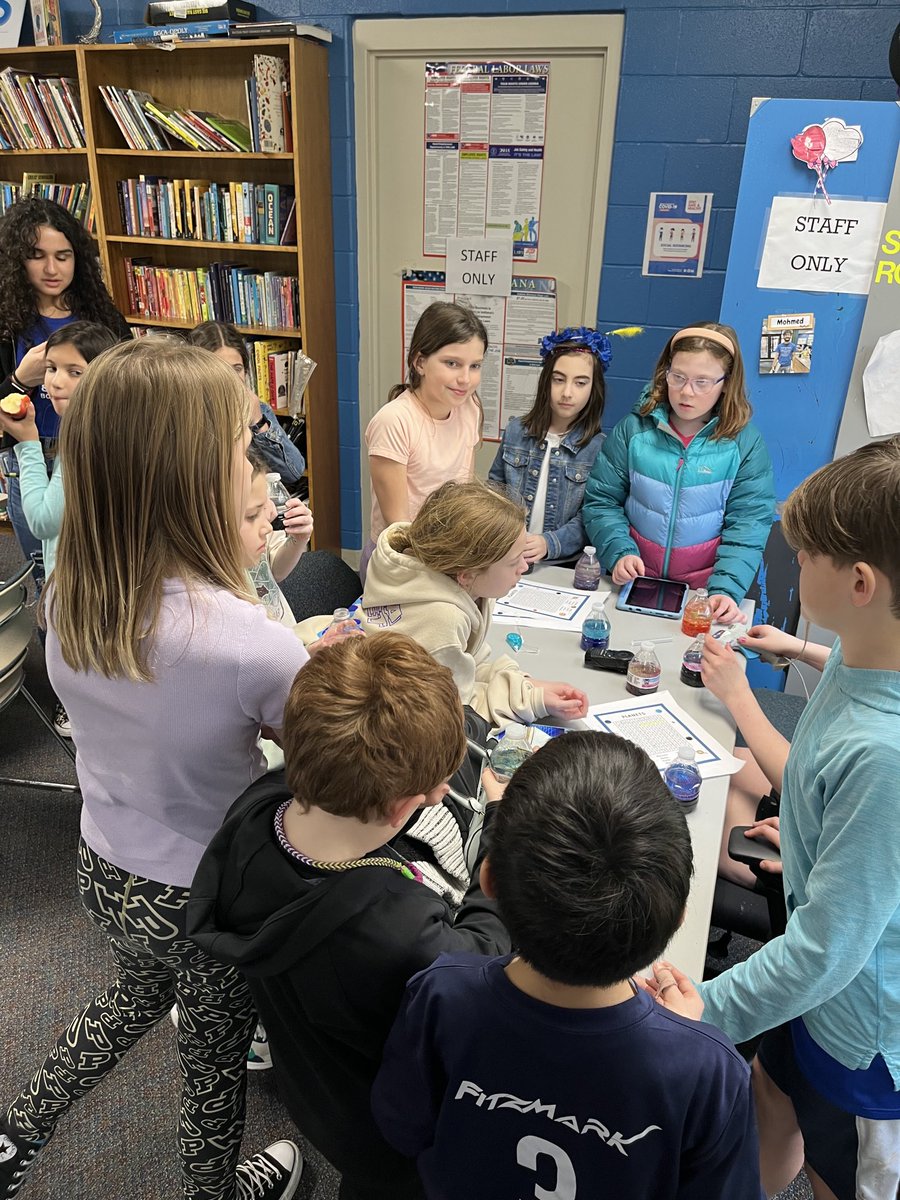 BGCBooneCounty's tweet image. #INkids making lava lamps in Power Hour
