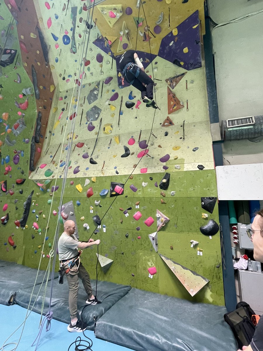 Henek Tomson tweet media