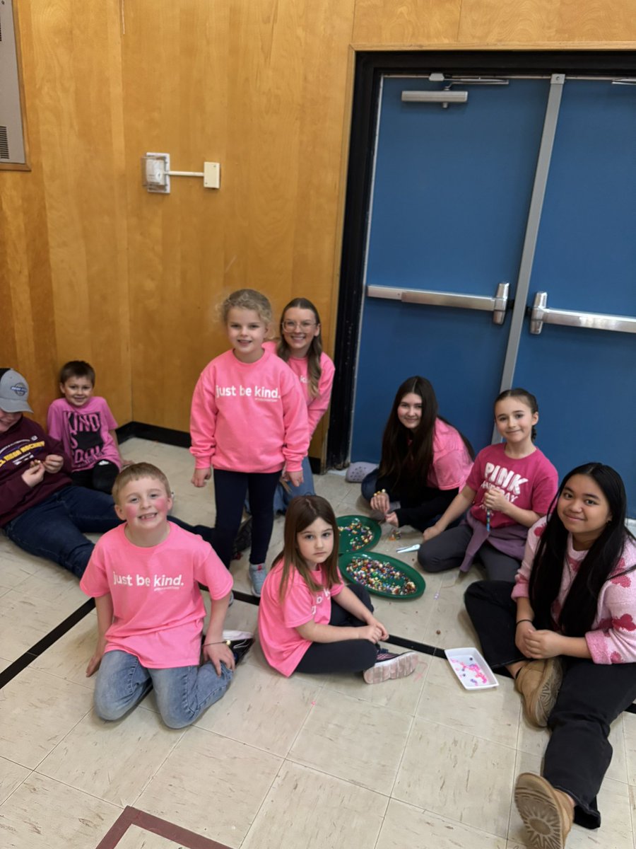 Friendship bracelets on Pink Shirt Day
#PinkShirtDay 
<a href="/NLSchoolsCA/">NLSchools</a>