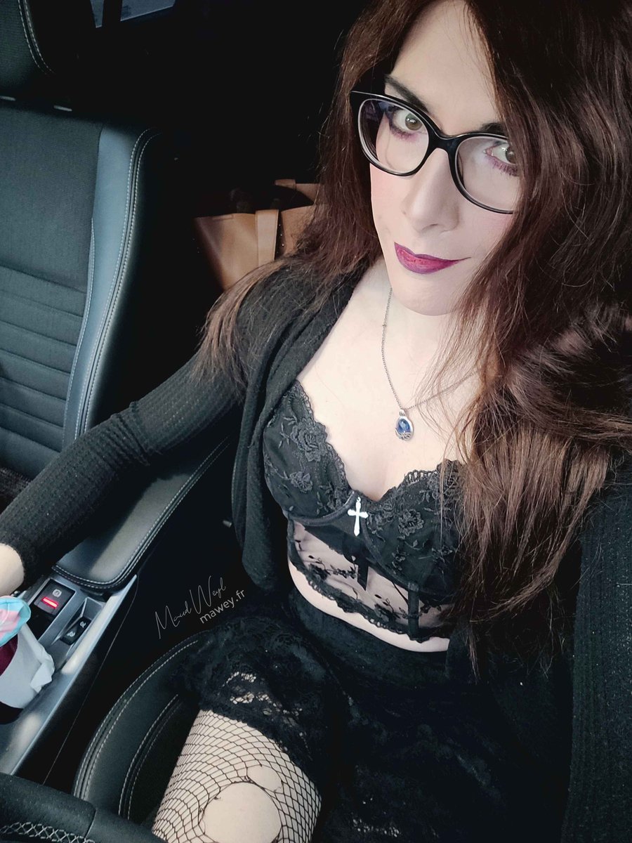 Remember me ? 
Vous vous souvenez de moi ?
Sorry, I haven't been very active recently, lot of things to fix, but I'm back.
 Je n'ai pas été très active récemment, désolée, pas mal de choses à régler. Mais me revoilà.