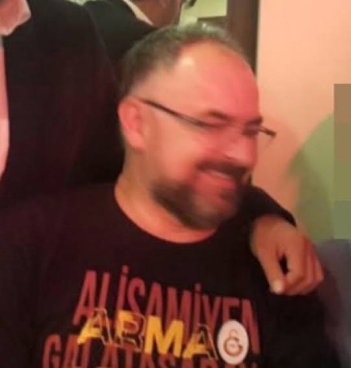 Celal Nuri Demirtürk.

Fanatik Galatasaraylı PFDK başkanı.

Okan Buruk’un hakemleri tehdit etmesine (Bir daha burada maç yönetemezsiniz) göz yumdu. Sadece para cezası ile geçiştirdi. 

Jose Mourinho’ya 4 maç ceza verdi. 

PFDK Başkanının derhal istifası istenmeli.