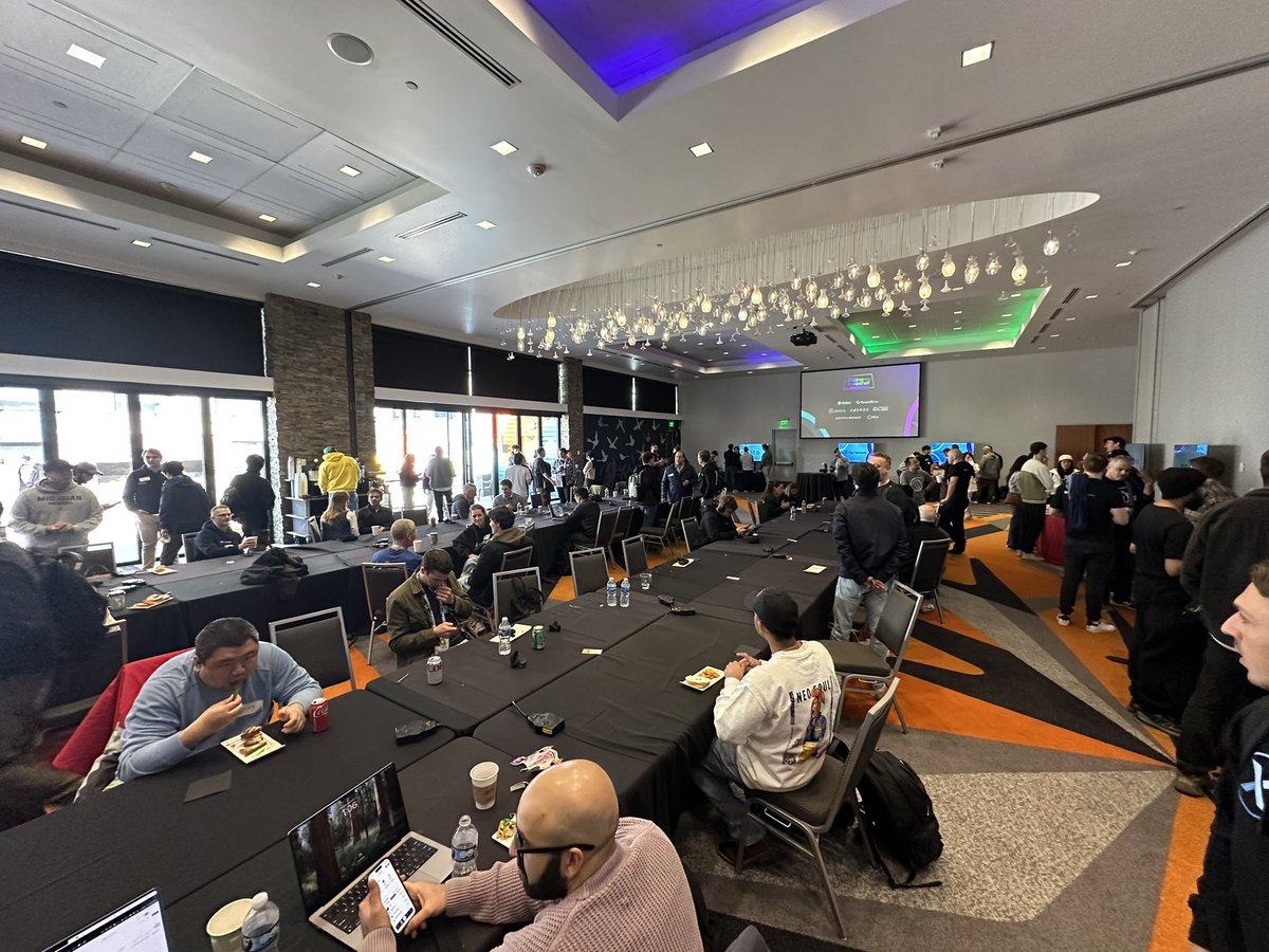 XNET_Mobile's tweet image. say it with me, S O L A N A