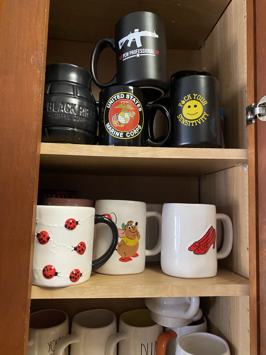 OnlineBigBlue1's tweet image. A good friend is staying the weekend.. told him to grab one of my coffee mugs.. he wasn’t sure which ones were mine!! ⁦@blckriflecoffee⁩ ?? #nygiants #coffee #blackriflecoffee