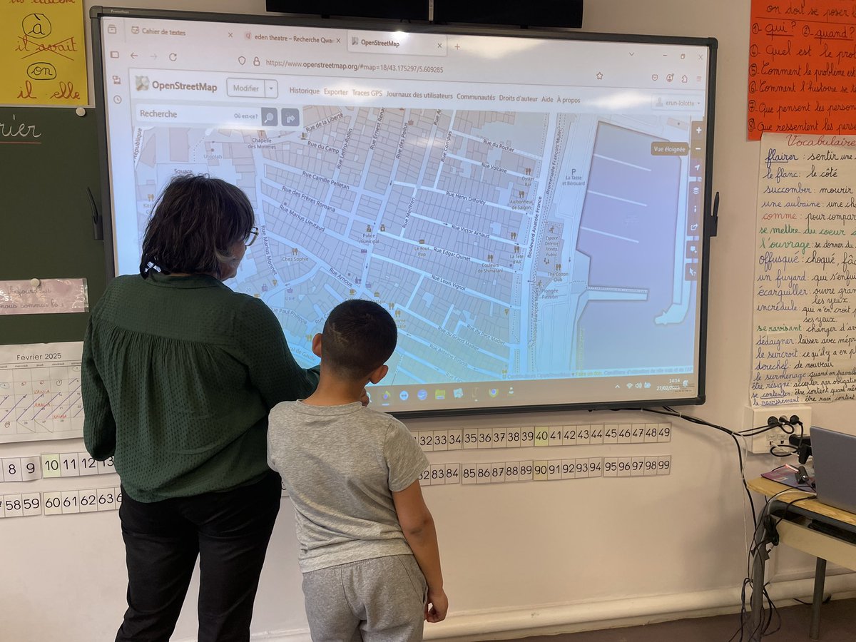 eriplolotte's tweet image. Un #chatbot mizou, une super collègue, des élèves à fond de ce1, des #ipads, #pages, #qwantjunior,  #umap, et en 2 séances ont obtient une carte situant les monuments de notre ville La Ciotat. Un clic sur la carte pour faire apparaître des affiches(photo, texte)expliquant le lieu