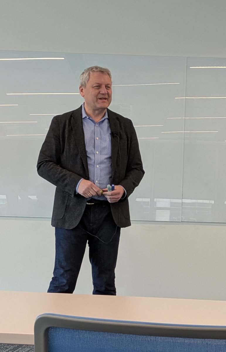 YaleCSEI's tweet image. Enjoyed the informative Boolean modeling crash course and interesting discussion on developmental epigenetic and gene expression regulation in cells prior to cancer emergence at yesterday's CSEI Chalk Talk by Dr. Andre Levchenko (Prof. of Biomed. Eng. @Yale )! #YaleCSEI