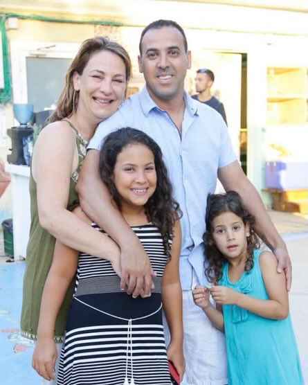 elikowaz's tweet photo. Yarden and Shiri decided to fight.

Eli and Lianne Sharabi decided to surrender.

It made no difference to the Palestinian terrorists.

They kidnapped Eli and Yarden and murdered their families.

Evil beyond words. Never forget. https://t.co/ghmAdbqEyB