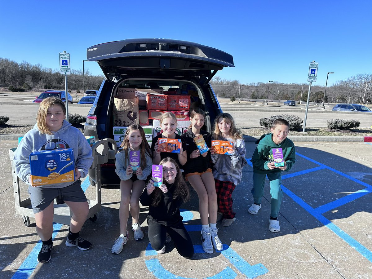Thanks for your GENEROSITY during our canned food drive!  We were able to collect and donate 1,228 items to our local food pantry!!  Together we are STRONGER!!  💚❤️💙🧡 #scesoars