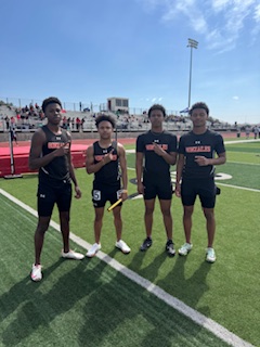 ApachesGHS's tweet image. Gonzales Apache Track secured 1st place in there heat and 3rd overall in the 4x1 relay at the Floresville Track meet
@Apaches_GHS @BoosterApache @gonzales_isd
