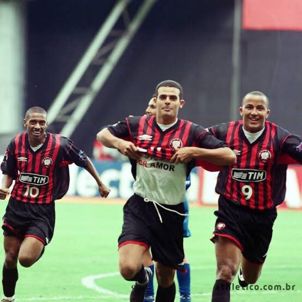 Kleberson, Ilan e Alex Mineiro. <a href="/AthleticoPR/">Athletico Paranaense</a> 2001.