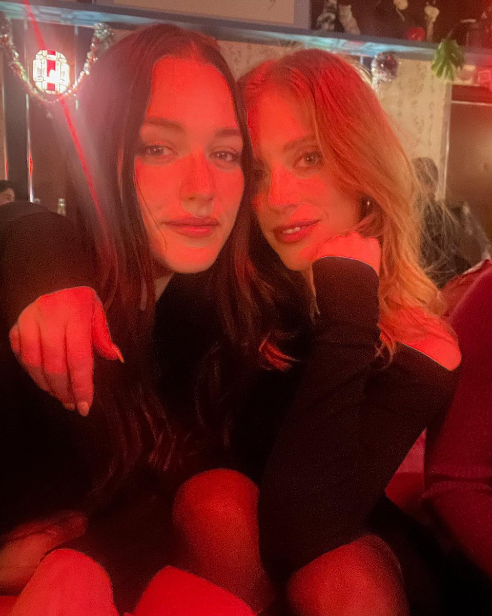 Portal Victoria Pedretti Brasil tweet media