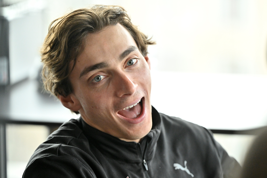 Athlétisme
Son rapport à Clermont et Lavillenie, ses ambitions élevées... Armand Duplantis se confie avant le All Star Perche
▶️ lamontagne.fr/clermont-ferra…