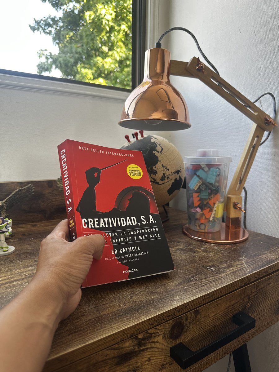 fe_radi's tweet photo. Este libro me mostró un steve Job , diferente al que todos conocen.  Vale la pena leer sus 451 páginas #CreatividadSA https://t.co/wNybvAhTD9