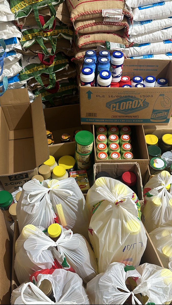 الفقره المفضله لي انا و بابا كل رمضان تجهيز السلات الغذائيه للعوائل المحتاجه
اقسم بالله شعور لا يوصف الحمدلله❤️❤️❤️❤️