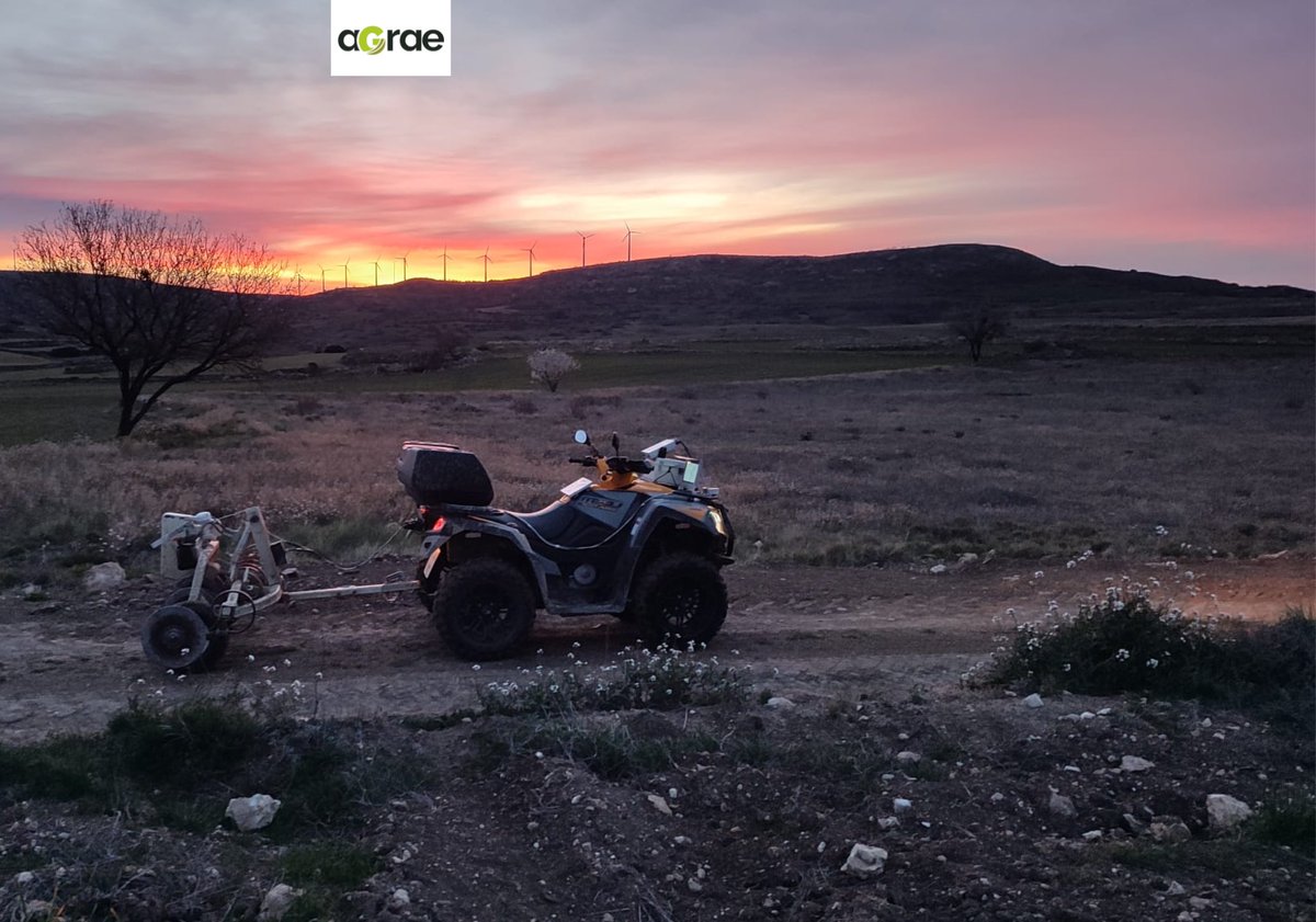 ¿Sabes que somos capaces de descifrar lo que tu suelo te quiere decir? 

📸 Os enseñamos unas fotos de esta mañana, un amanecer precioso junto al Moncayo nevado, empezando la jornada mapeando suelos.