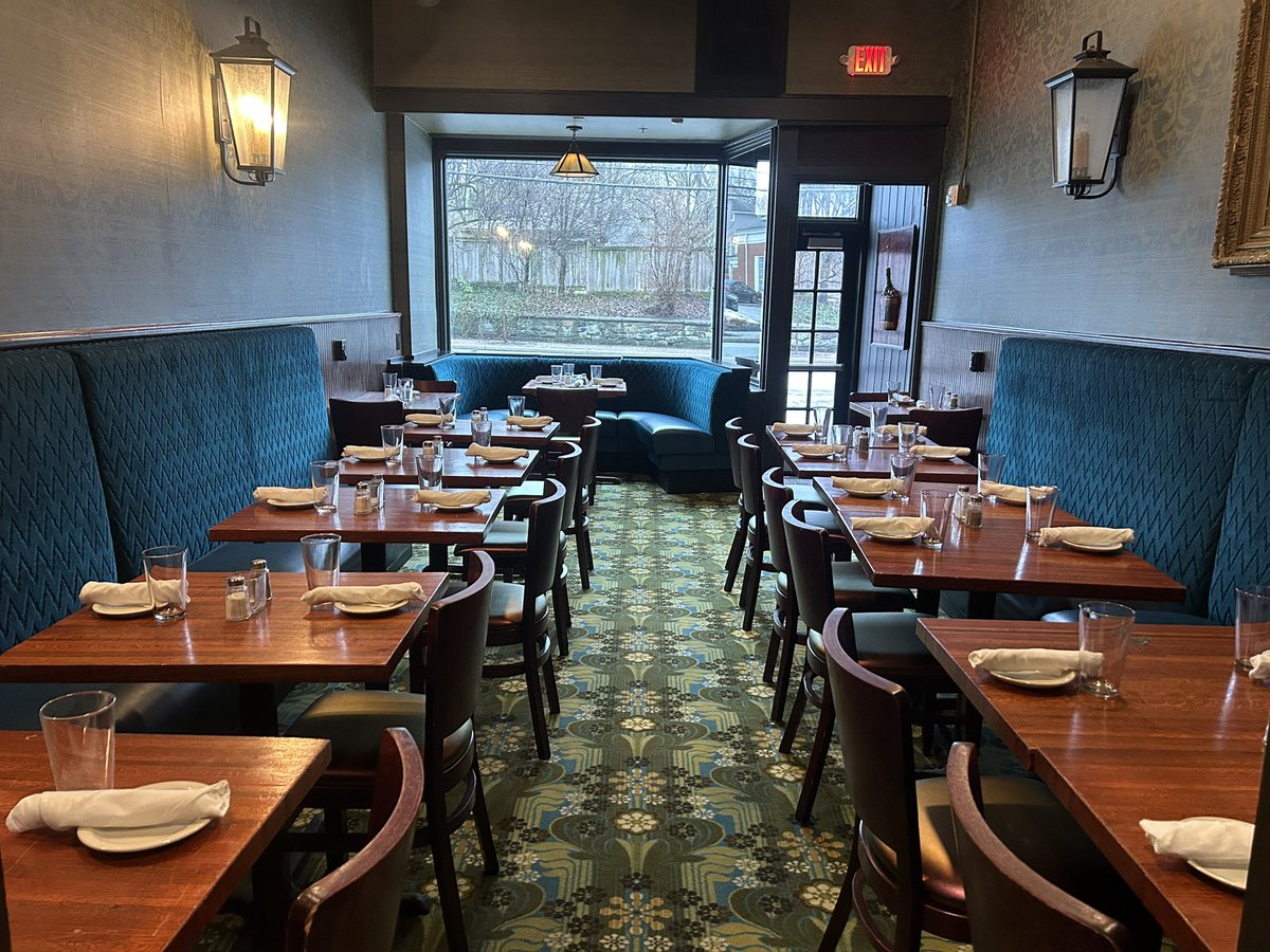 Edwins will open in Cleveland Heights tomorrow, February 28, after leaving Shaker Square for the former Nighttown space
Read more here: crainscleveland.com/restaurants/ed…