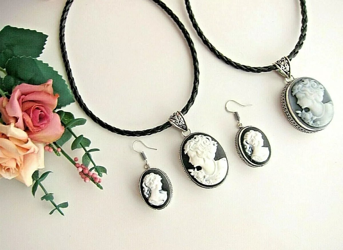 Cameo Pendant in Lovely Silver Mount or Earrings.
ebay.co.uk/itm/1438095432…