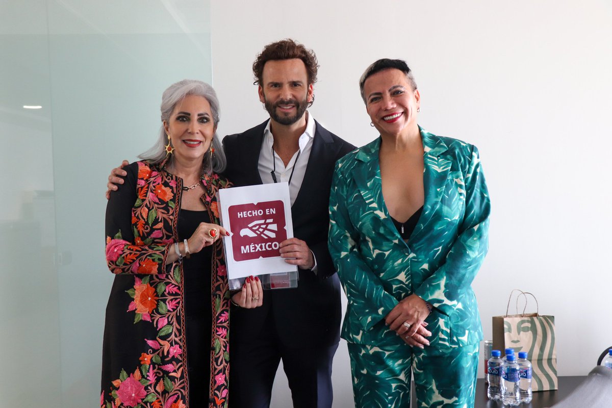 Estén muy pendientes de lo que se está cocinando con mi amiga <a href="/SalmaLuevano/">Salma Luévano Luna</a> y Alfredo el  <a href="/chef_oropeza/">Chef Oropeza</a> y #HechoenMéxico 👏 🍴 

#Economia #Mexico #MadeinMexico