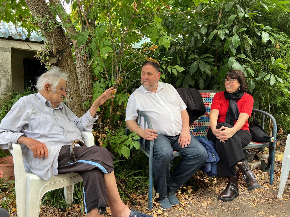 Quin privilegi poder compartir una estona de conversa a l’Uruguai amb en Pepe Mújica i Lucía Topolansky. Gràcies per acollir-nos i per seguir inspirant-nos amb la teva saviesa i humilitat.