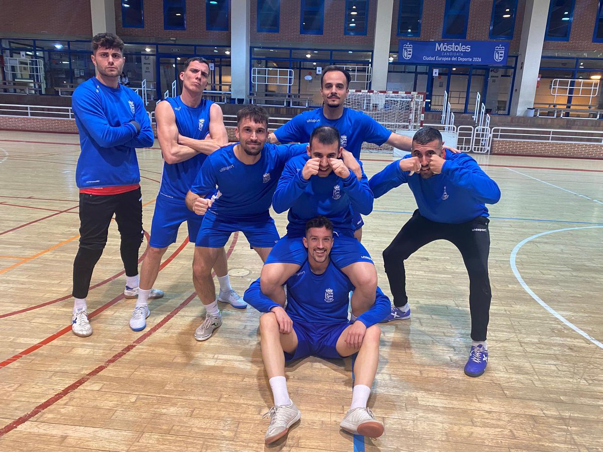 Pues va a ser que <a href="/alvarorecio/">Alvaro Recio</a> <a href="/DaniSantosDS20/">Dani santos</a> <a href="/carloosmf7/">Carloos7️⃣</a> <a href="/guille11_8/">ﾒɪ</a> <a href="/MandiMG7/">Armando García</a> <a href="/RafaLuque15/">Rafa Luque</a> y <a href="/ManuelDiz1/">Manuel Diz</a> son los reyes del peladao de esta semana.
Los demás a pagar la cena…
#canteraazul