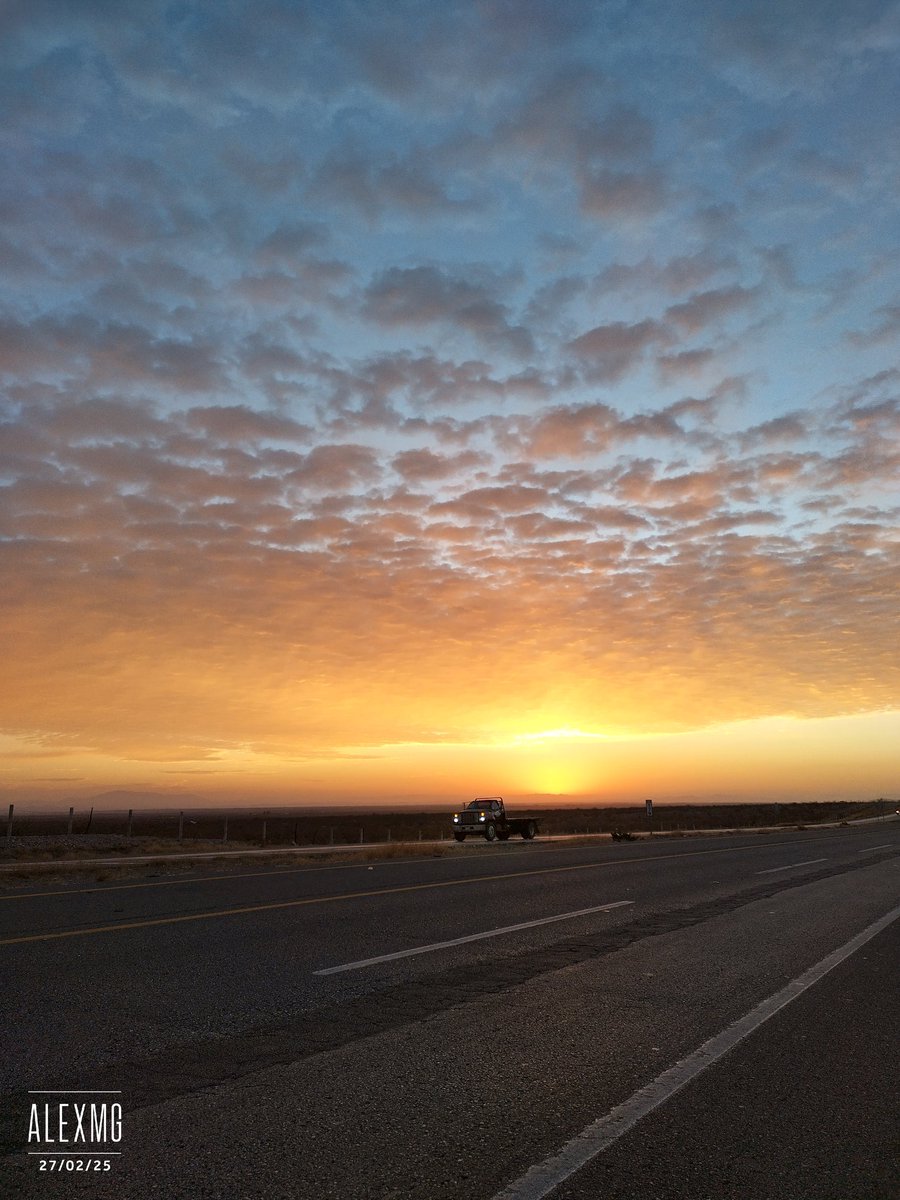 _Alex_M_G_'s tweet photo. #Amanecer de hoy en la carretera de Chihuahua a Meoqui https://t.co/FjkCxTjyp4