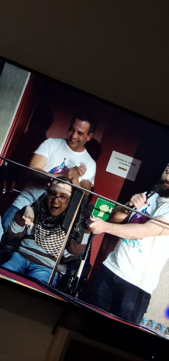 Por esto amo este programa. Dan visibilidad a todo el mundo. Comparten los proyectos de todo el mundo. #LaRevuelta #LaRevueltaTVE