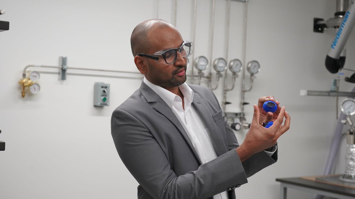 An exciting day as <a href="/ubcokanagan/">UBC Okanagan</a> @UBCO_Research and <a href="/FortisBC/">FortisBC</a> celebrate made-in-BC hydrogen innovation in the newly powered up H2LAB. Thank you to FortisBC for supporting the low-carbon energy research happening in this world-class lab. tinyurl.com/bdthr9j