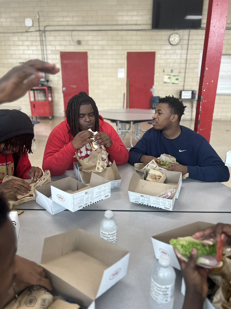 Our DBF Appreciation Initiative had the privilege to serve the Capitol High Football Program Jason’s Deli. We focused on giving effort and eliminating excuses when it came to their daily walk. Together we are DBF strong!#darrybeckwithfoundation #identity&gt;#sports