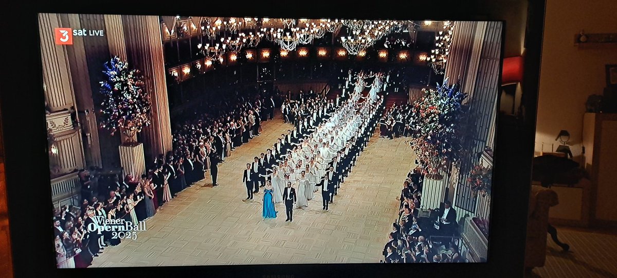 *schmacht ... Wiener Opernball 🥰 einmal möchte ich da dabei sein