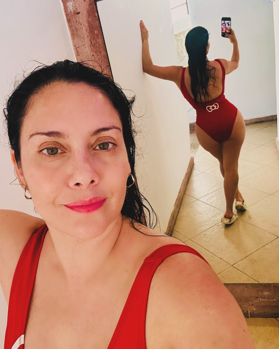 Si estás buscando a esa persona que te cambie la vida, mírate en el espejo… 🥰❤️

¿Qué título le pondrías a esta foto? 😜🔥 Te espero aquí bit.ly/SugeyAbrego… ¿Vienes conmigo? 

¡#FelizJueves corazones! 💋💋💋

#SugeyAbrego #LadyInRed #OnlySu #SuLovers