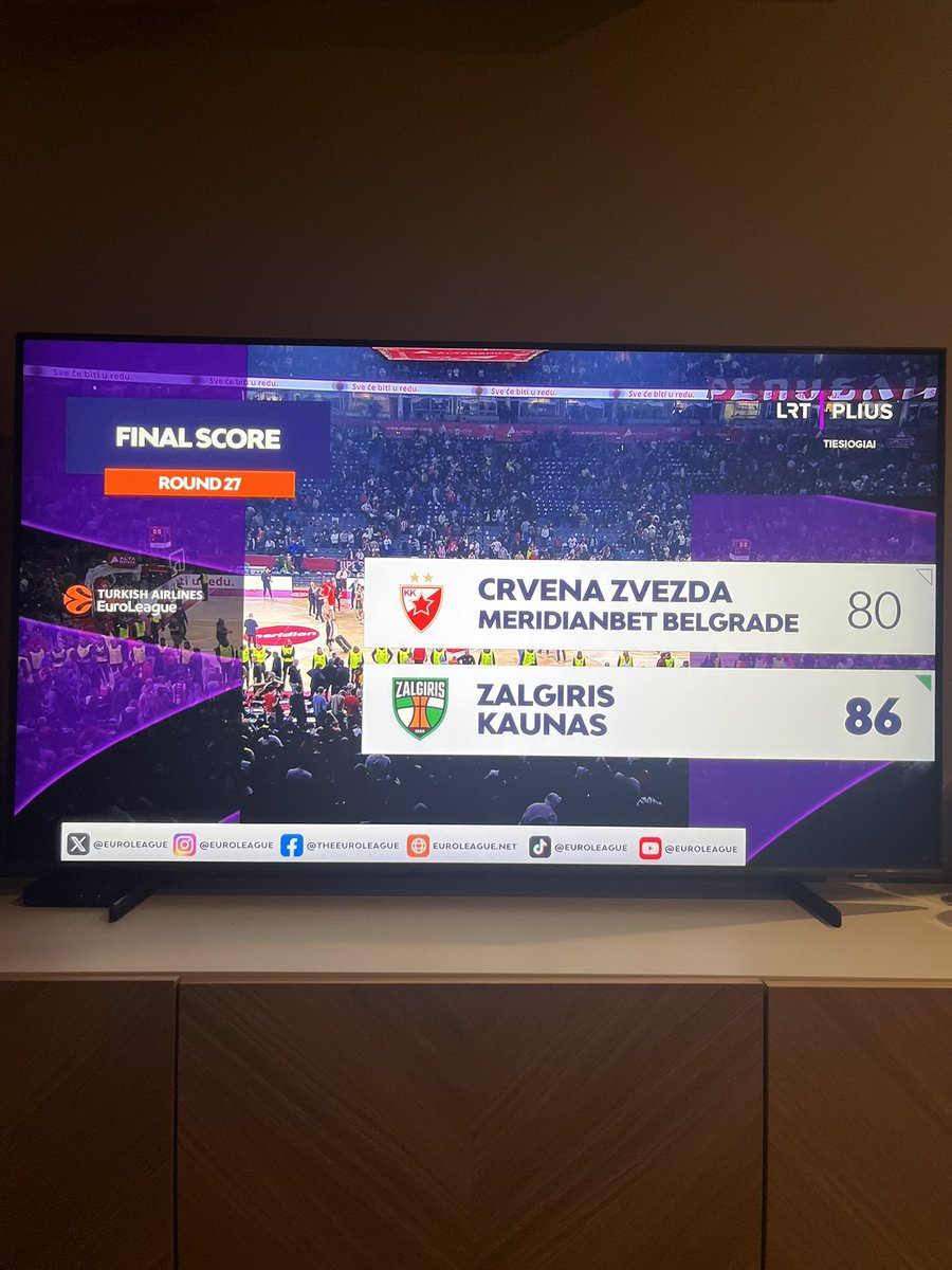 ZhilvisLT's tweet image. Ruzzian dogs in the box. 
#euroleague #Žalgiris #zvezda