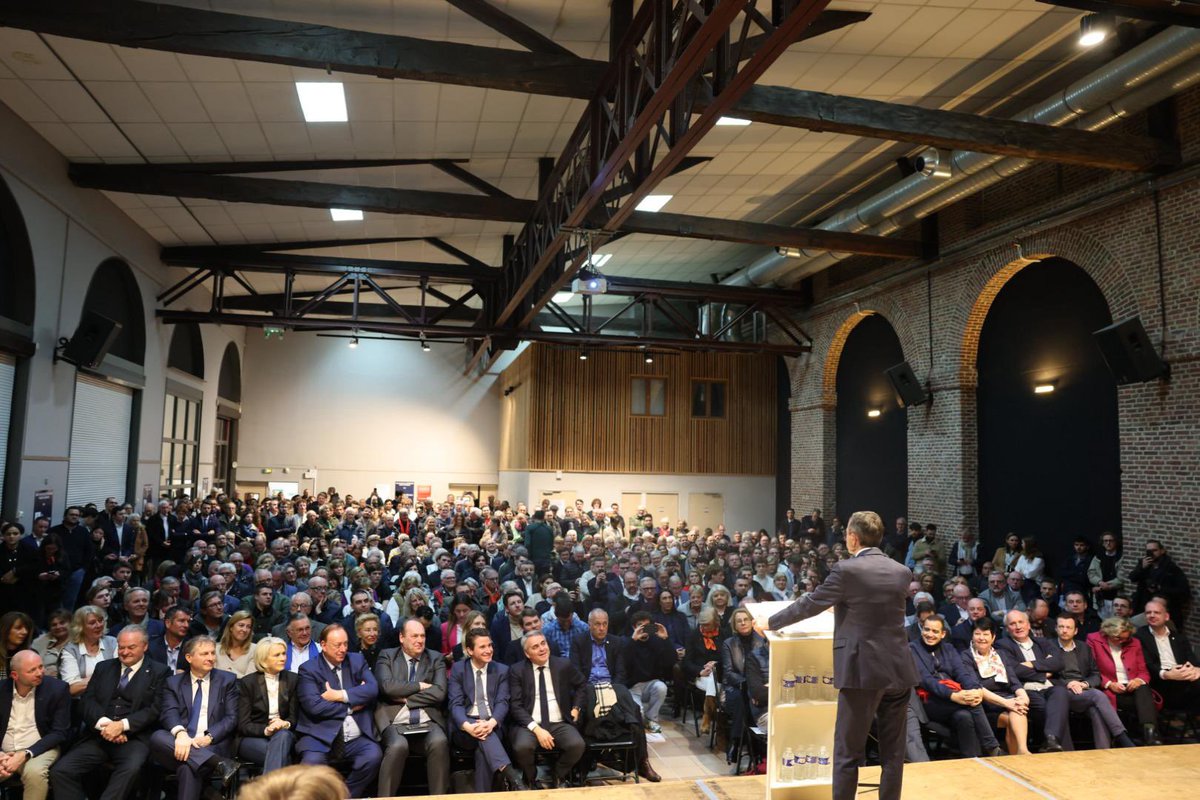 othmannasrou's tweet photo. Énormément de monde ce soir à Lille autour de @BrunoRetailleau ! 

Quand la droite parle vrai, elle est entendue. #AvecRetailleau https://t.co/nCyauxYKj0