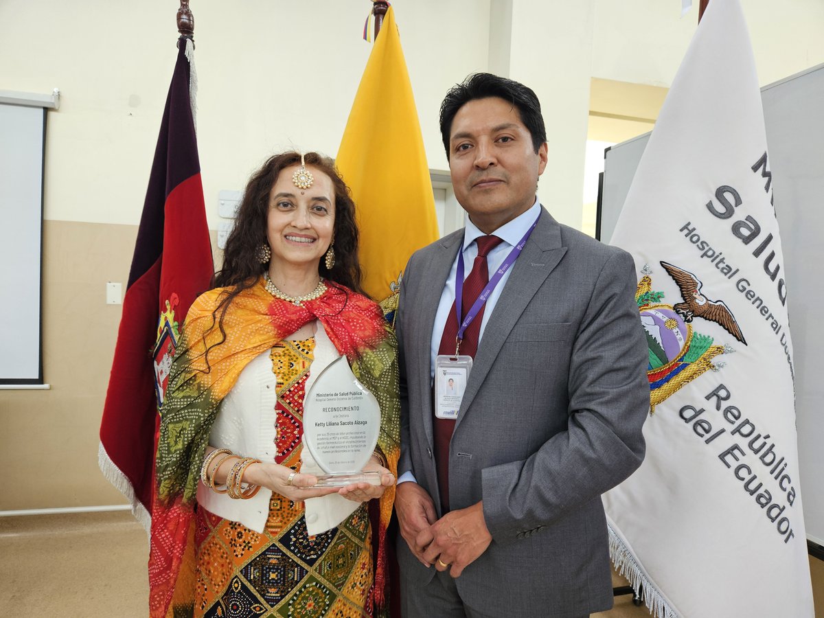 HCalderon_MSP's tweet photo. Hoy le decimos hasta pronto a la Dra. Ketty Sacoto, reconocida bioquímica farmacéutica, que se acogió a la jubilación tras 35 años de servicio en @Salud_EC y 15 años como docente de @lacentralEC.
¡Su trabajo ha sido un ejemplo para los farmacéuticos del país!
#MSPEnTerritorio https://t.co/Ga97weP8Mz