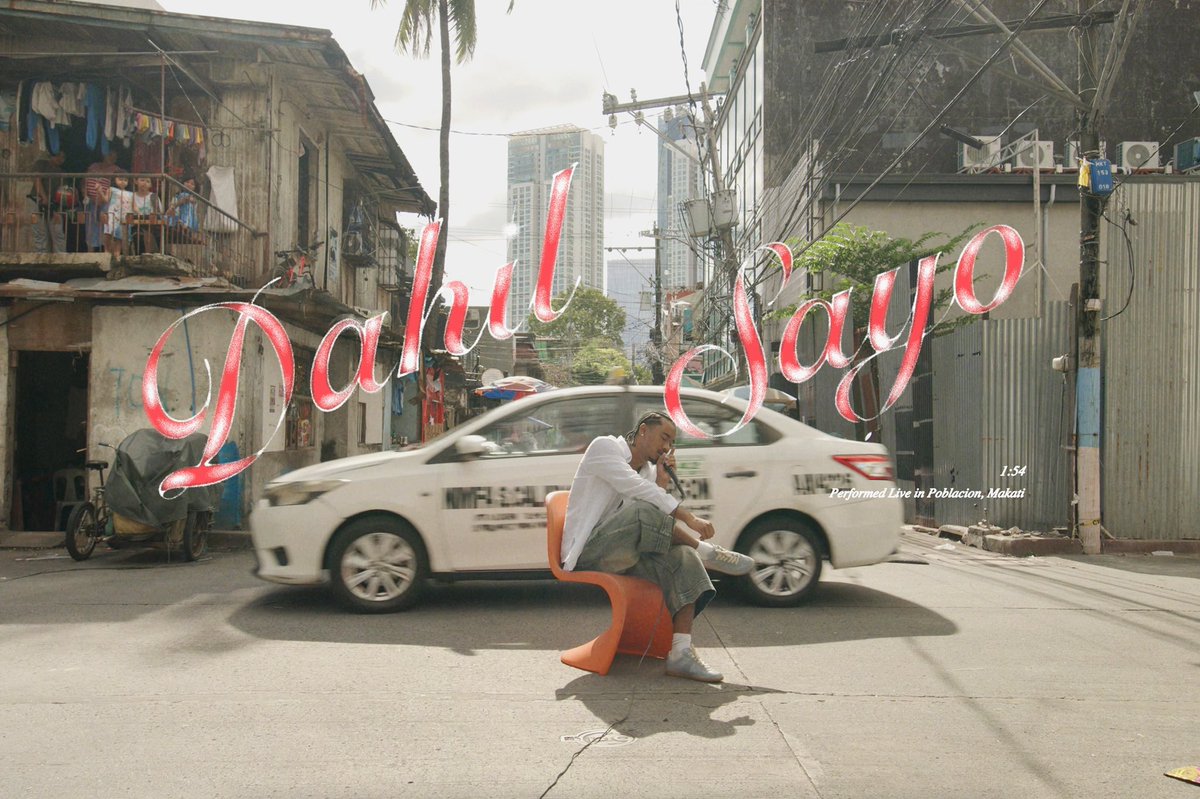 DAHIL SA’YO (Motherland Sessions) • full version out now on Youtube

set a chair up in the middle of poblacion and did my best in convincing you i speak tagalog. send this to a loved one &lt;3

youtu.be/hVY7CZc0OEY?si…