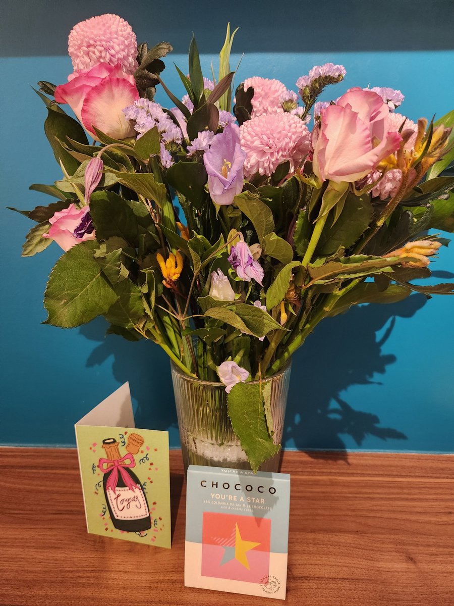 Flowers and chocolate from <a href="/TrapezeBooks/">Trapeze Books</a> for publication day of my novel - thank you!

One Came Back heads out into the world...
geni.us/OneCameBack