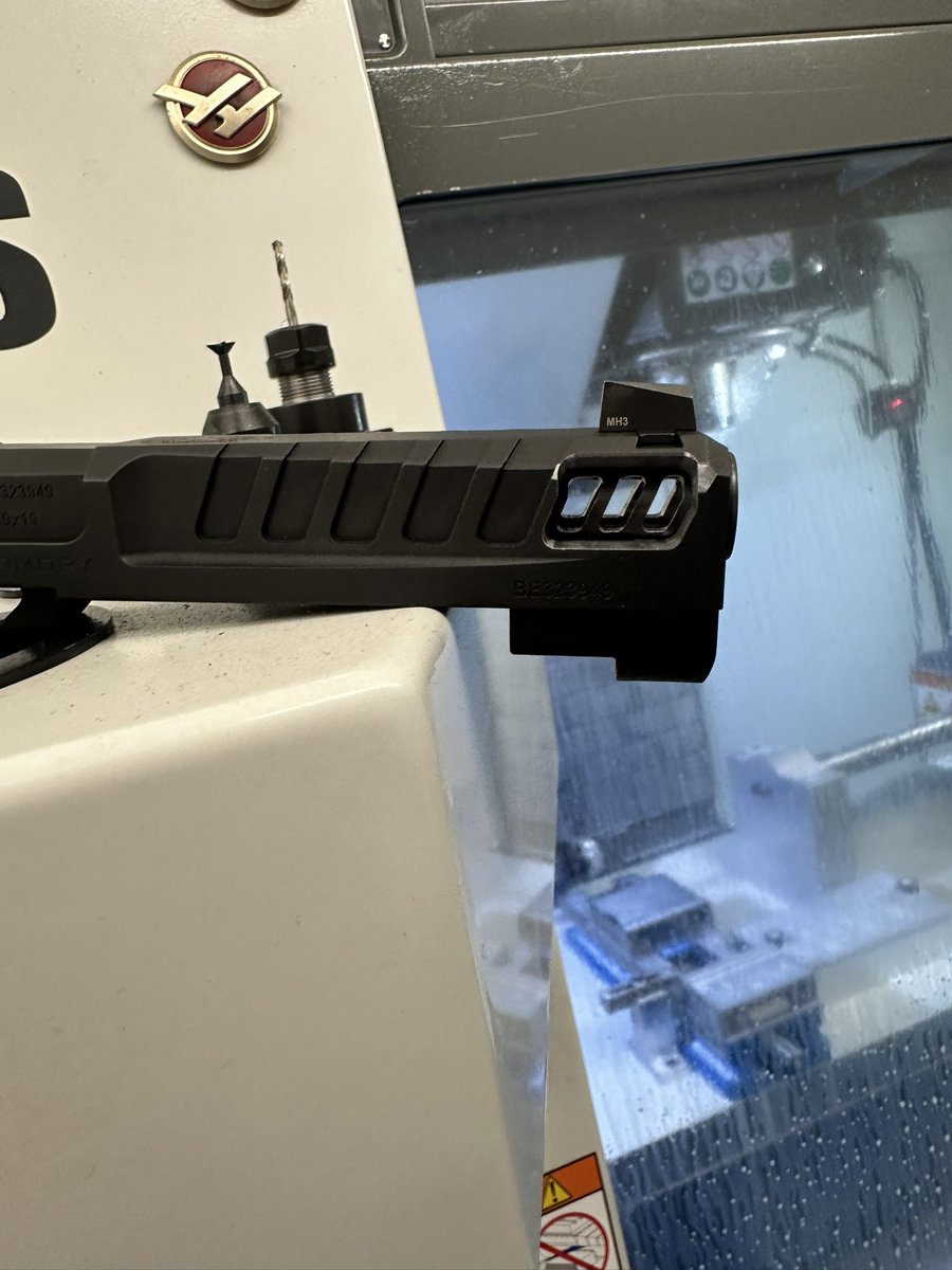 Floyds Custom Shop tweet media