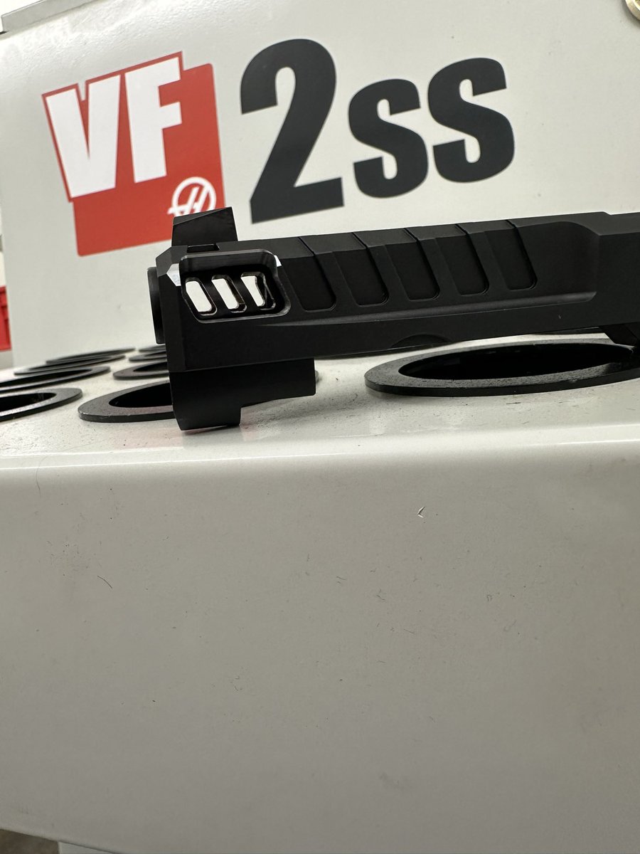 Floyds Custom Shop tweet media