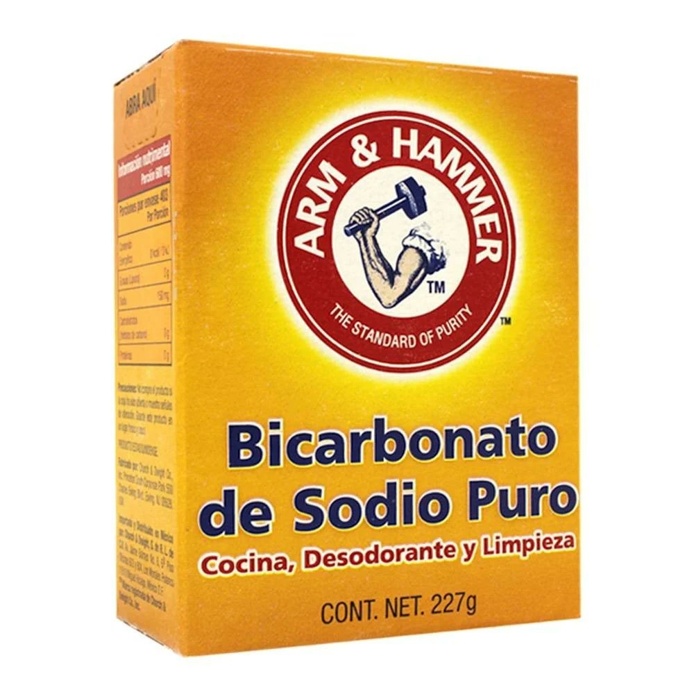 El bicarbonato de sodio es un poderoso remedio natural.

Combate la acidez estomacal, reduce la inflamación y alivia problemas digestivos.

Pero la mayoría de la gente lo usa para eliminar malos olores del refrigerador.

Aquí tienes 8 formas en las que puede mejorar tu salud: 🧵
