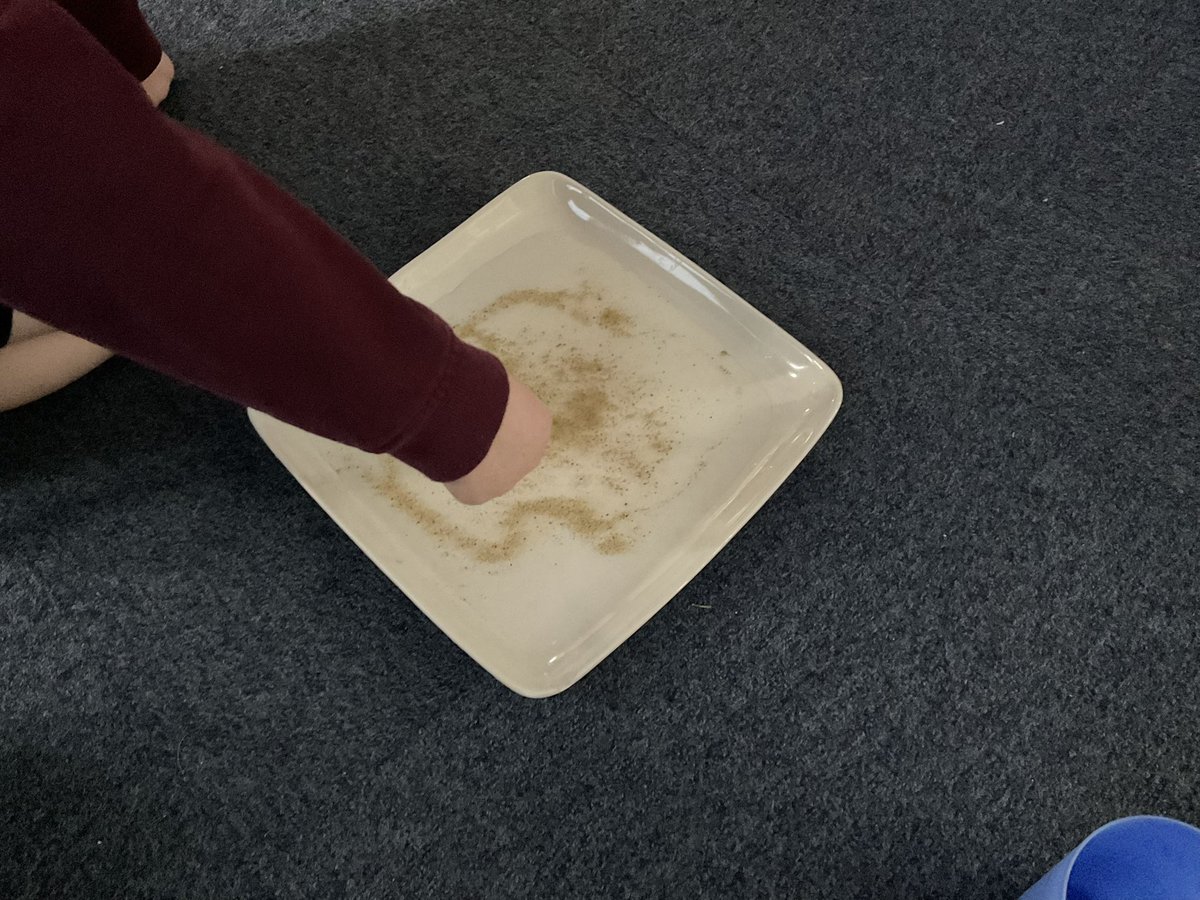 PDA_Y2's tweet image. What a great investigation into demonstrating and understanding the effect of soap on germs! We need to make sure we know the importance of hygiene. #pdascience 🫧🧼🧴👏👍🤗