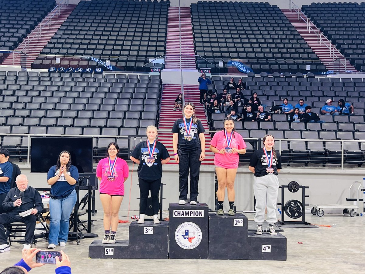 Natalia Powerlifting tweet media