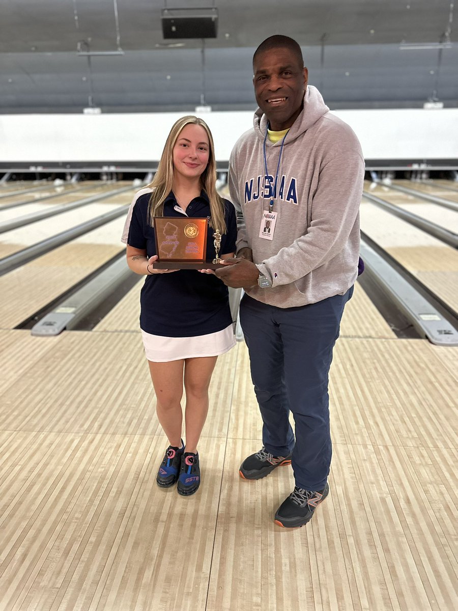 SBassin_Sports's tweet image. CHAMPIONSHIP RUN OF THE AGES! Middletown South’s Caitlyn Milczarski completes her run from No. 4 to win the girls state individual championship with a 222 in the finals. Milczarski recorded a 219 average in the stepladder bracket. CC: @StacyATCSouth @MHSSathletics #NJBowling 🎳🏆