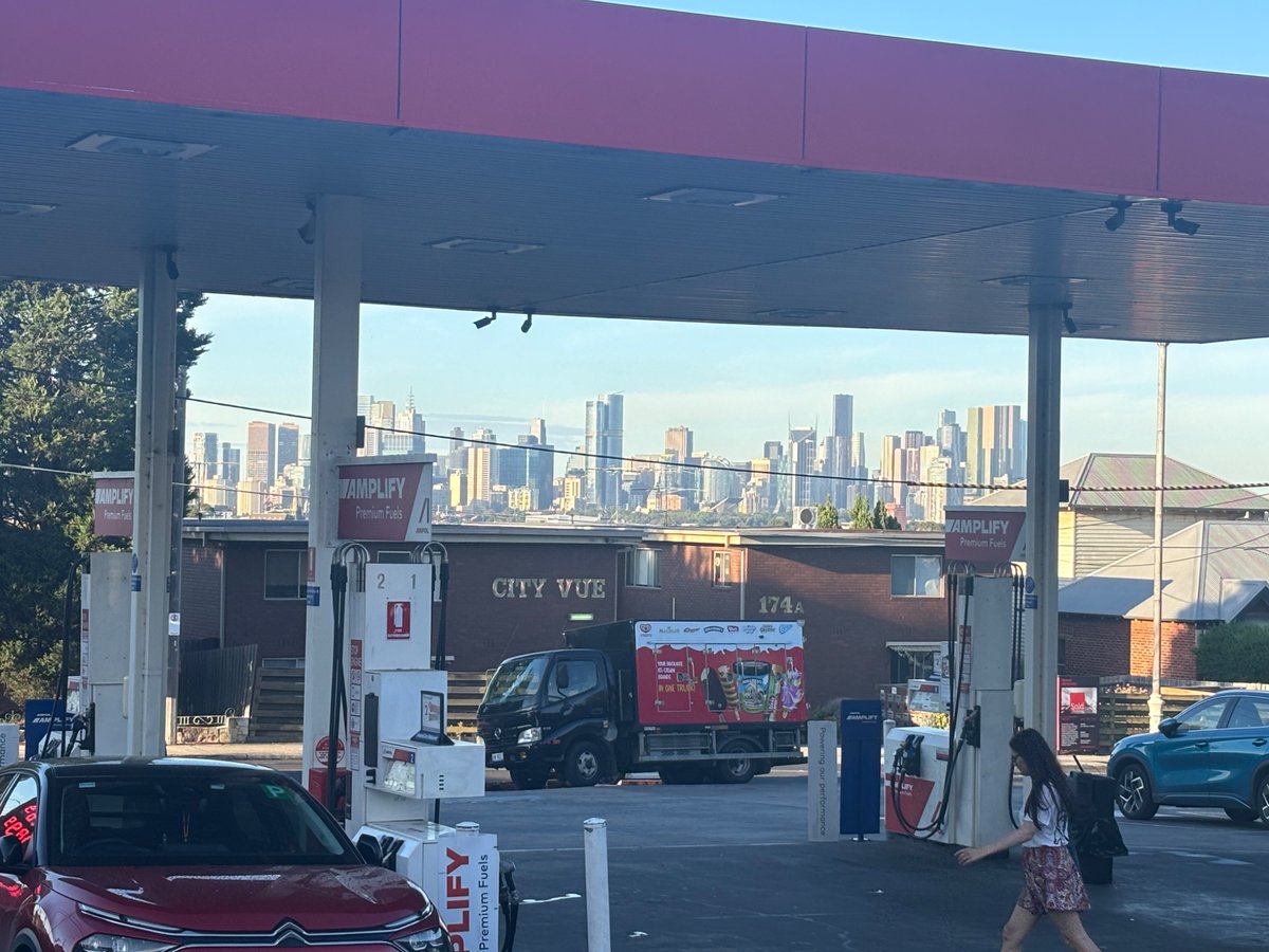 two years in Melbourne today! embarrassingly I still feel a little awestruck when I see the city from any of its slightly weird and liminal vantage points… the Northcote ampol for example