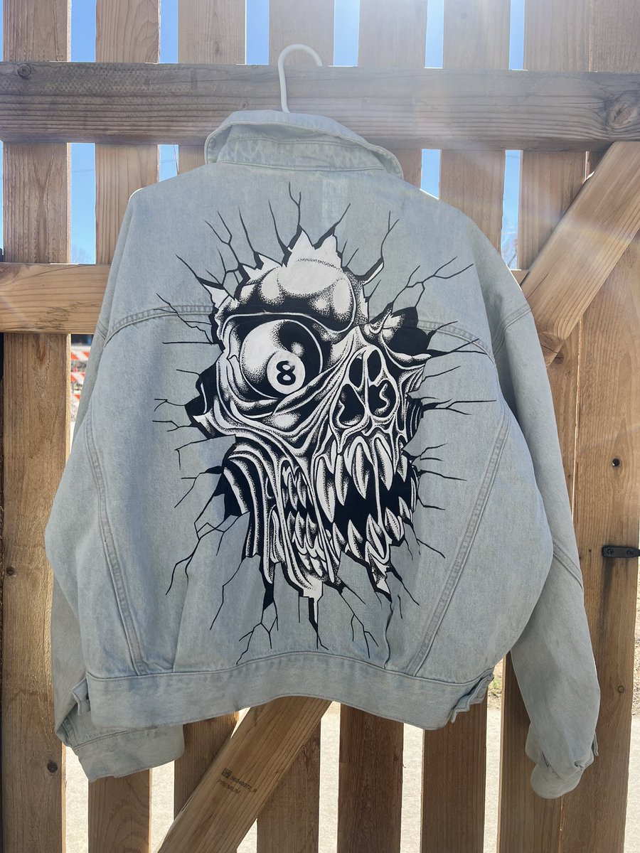 _sampierson's tweet image. CUSTOM HAND PAINTED DENIM JACKET - 1/1 - ACRYLIC AND SHARPIE ON MENS XL DENIM JACKET 

$400 +SHIPPING 

DM FOR INQUIRIES
