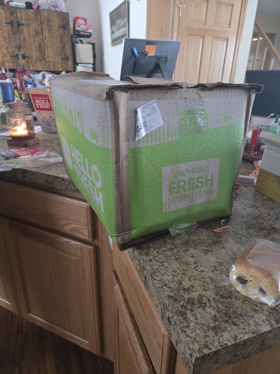 TiJaMom's tweet photo. @FedEx Love finding my box on the side of the road, in the snow. The box is almost destroyed. https://t.co/eLsyrbY3Lj