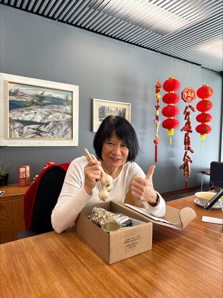A heartfelt thanks to Mayor Chow for celebrating the humble yet powerful garlic, courtesy of Toronto Garlic Festival and Dupont by The Castle!

<a href="/MayorOliviaChow/">Mayor Olivia Chow 🇨🇦</a>  <a href="/cityoftoronto/">City of Toronto 🇨🇦</a> 
<a href="/culture_to/">City of Toronto Culture</a>
