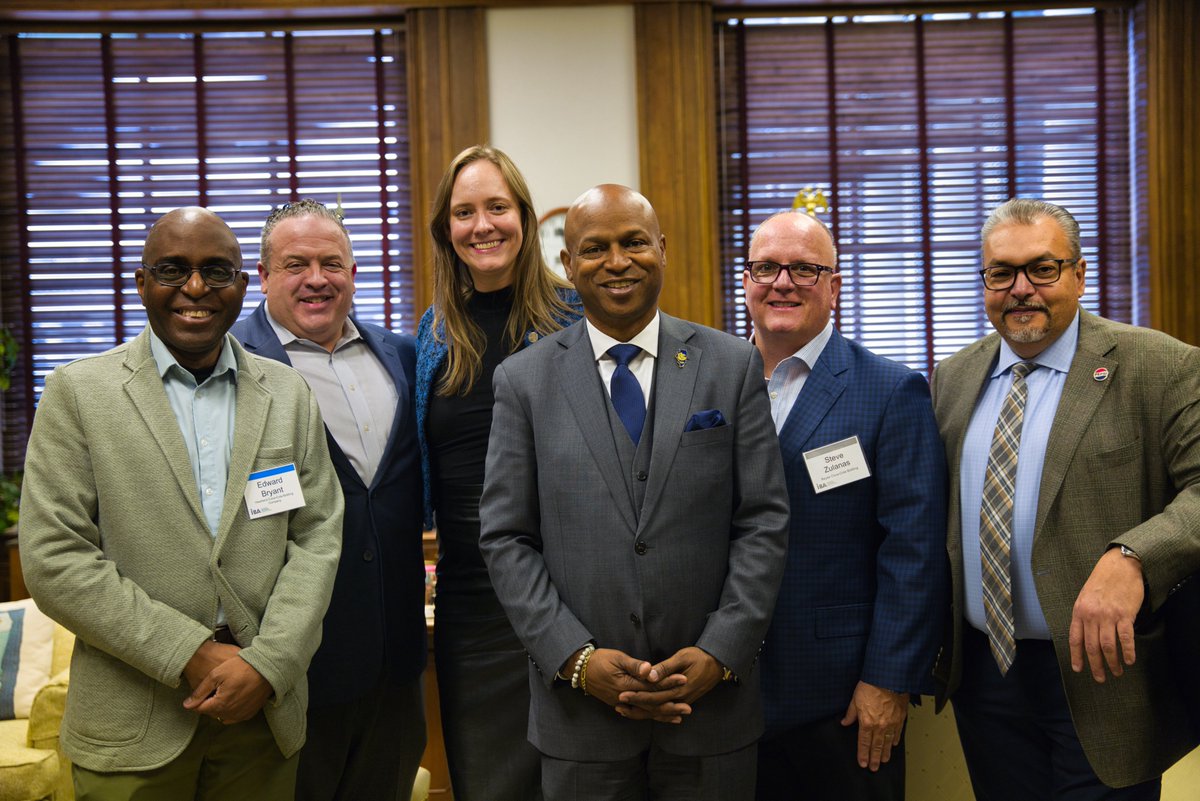 IL Beverage Association (@ilbevassn) on Twitter photo We had a successful Lobby Day in Springfield yesterday! Special thanks to <a href="/SpeakerWelchIL/">Speaker Emanuel “Chris” Welch</a> , <a href="/DonHarmonIL/">Senate President Don Harmon</a> , <a href="/TonyMccombie/">Tony McCombie</a> , and all the legislators we met with. We had great conversations about sustainability, economic impact, and our commitment to getting every bottle back!♻️💧 We had a successful Lobby Day in Springfield yesterday! Special thanks to <a href="/SpeakerWelchIL/">Speaker Emanuel “Chris” Welch</a> , <a href="/DonHarmonIL/">Senate President Don Harmon</a> , <a href="/TonyMccombie/">Tony McCombie</a> , and all the legislators we met with. We had great conversations about sustainability, economic impact, and our commitment to getting every bottle back!♻️💧