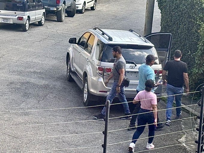 #EsNoticia 🇻🇪 María Corina Machado denuncia intento de allanamiento en su residencia 

📸Fotos: <a href="/MariaCorinaYA/">María Corina Machado</a> 
📲Más en: evtv.online/destacados/mar…