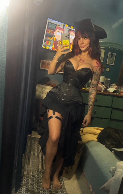 Watch Lauren Hunt's leaked NSFW photo on TwXstars